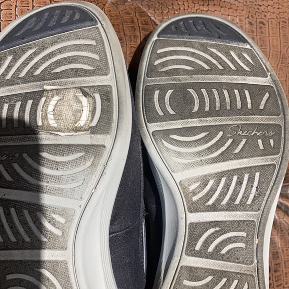 Sketchers slip ons - Picture 3 of 3
